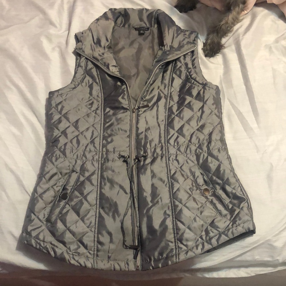 Gray small vest. Brand: Hannah
